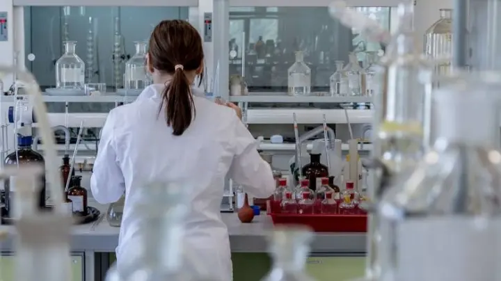 50067e4e-laboratory-2815641_1280.jpg
