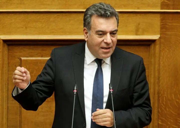 konsolas-vouli.jpg