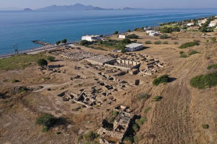 panoramiki-apopsi-tis-panepistimiakis-anaskafis-stin-kardamaina.jpg